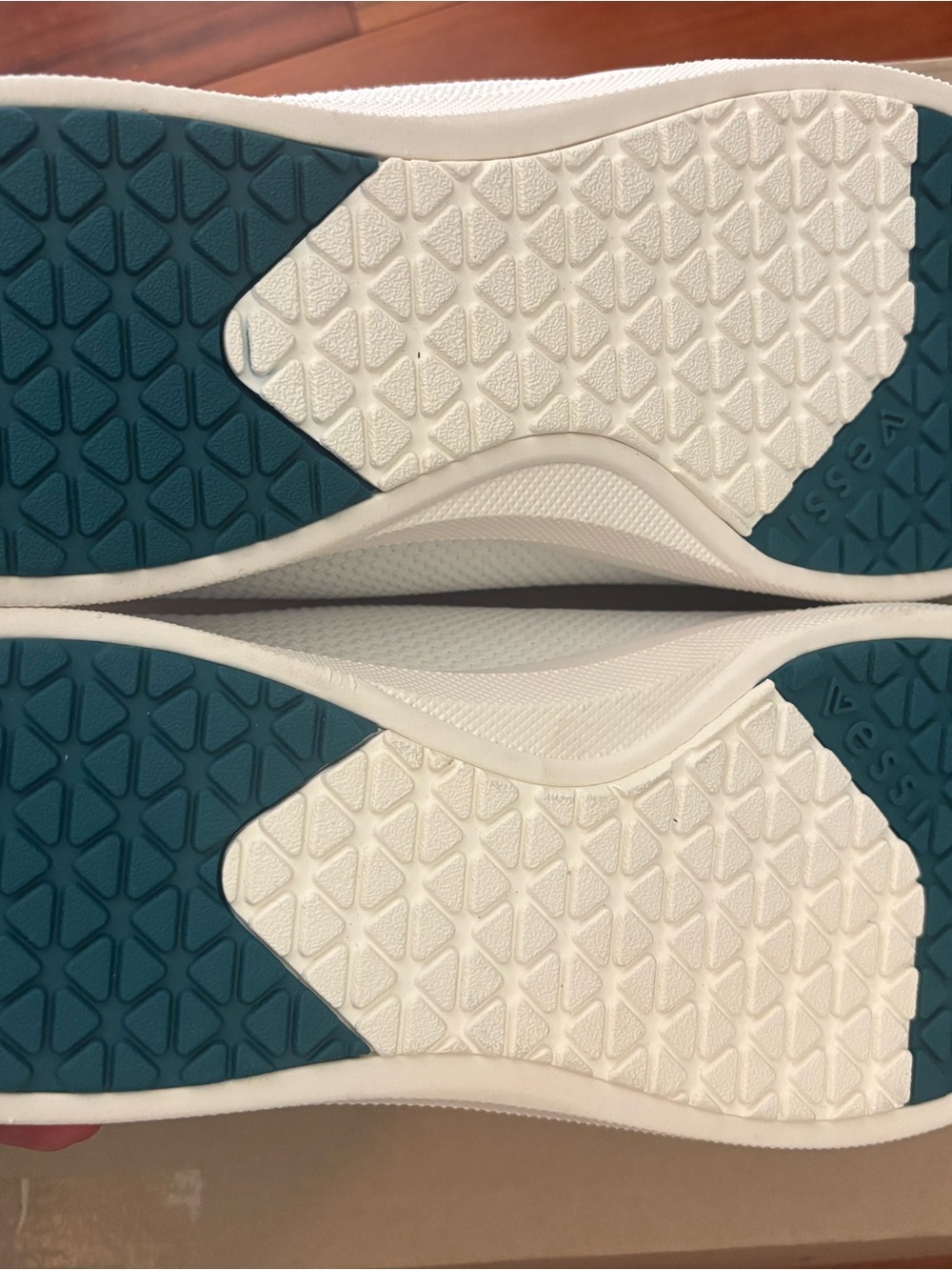 Vessi Men’s Weekend Sneaker Marble White Waterproof 10 lace up New in box - Picture 5 of 7